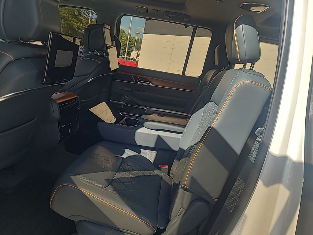 2022 Jeep Grand Wagoneer Series III