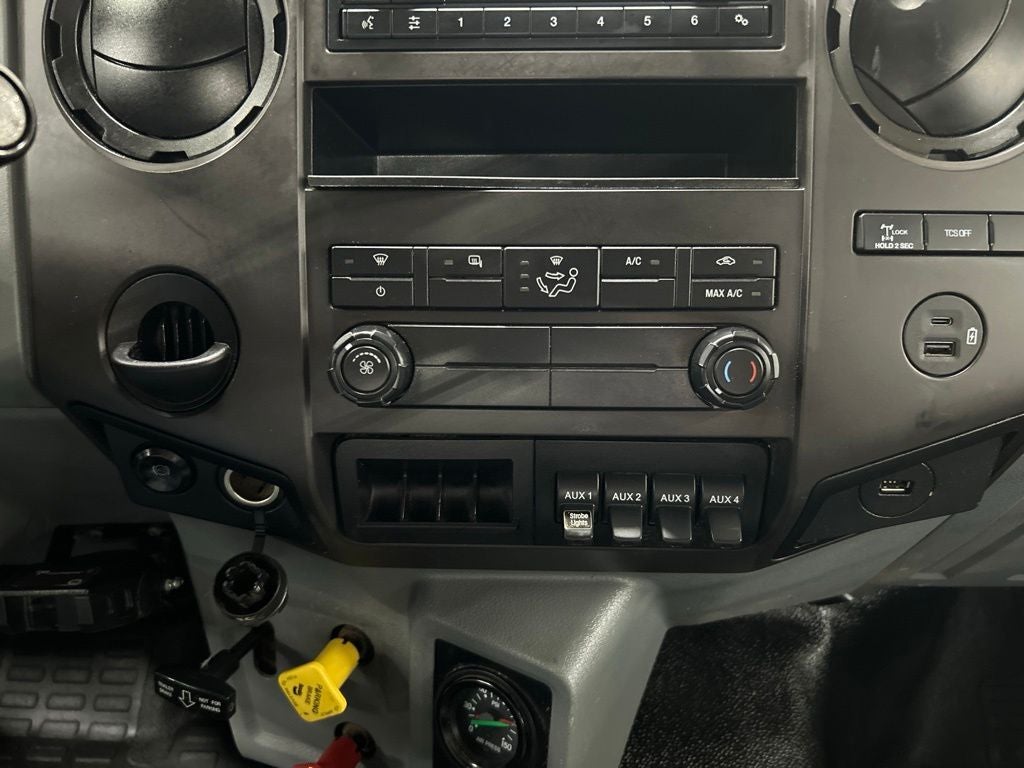 2022 Ford F-750SD Base