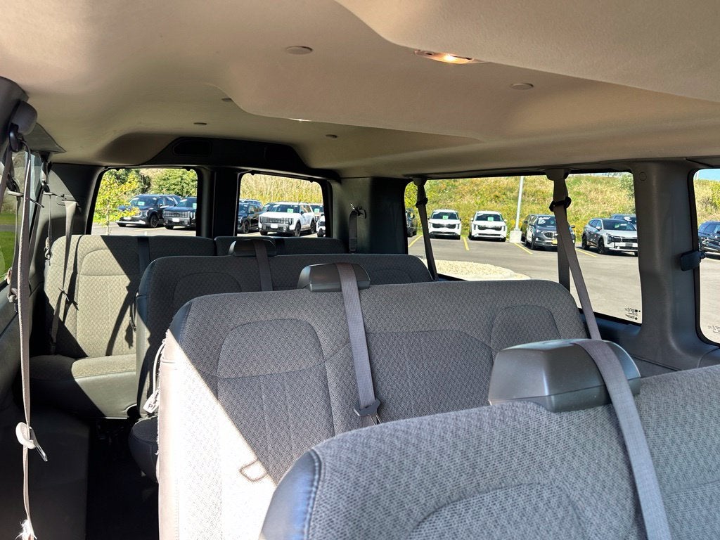 2025 Chevrolet Express 3500 LT Passenger
