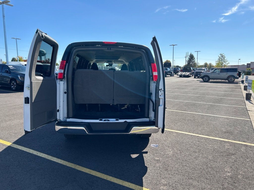 2025 Chevrolet Express 3500 LT Passenger