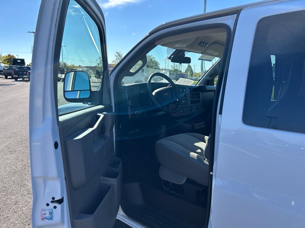 2025 Chevrolet Express 3500 LT Passenger