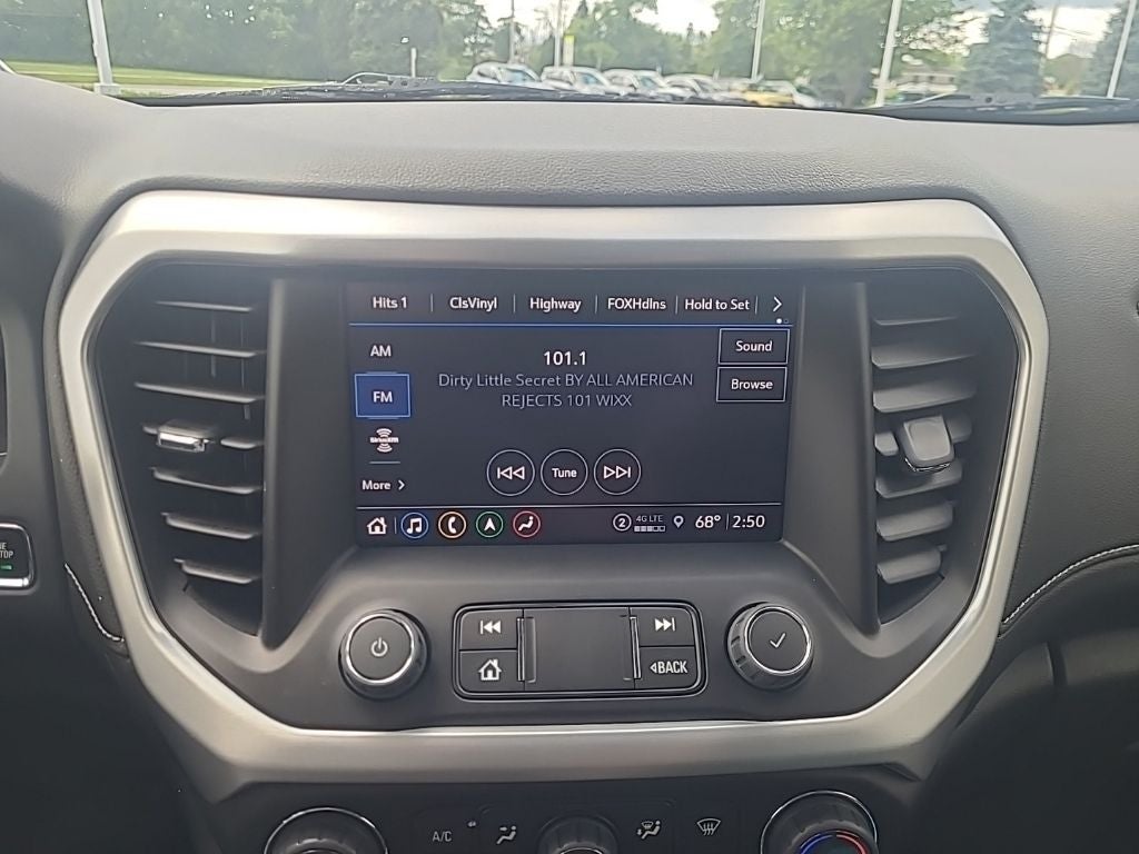 2023 GMC Acadia SLT