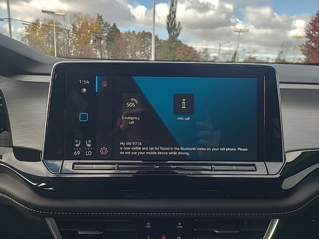 2024 Volkswagen Atlas Cross Sport 2.0T SE w/Technology