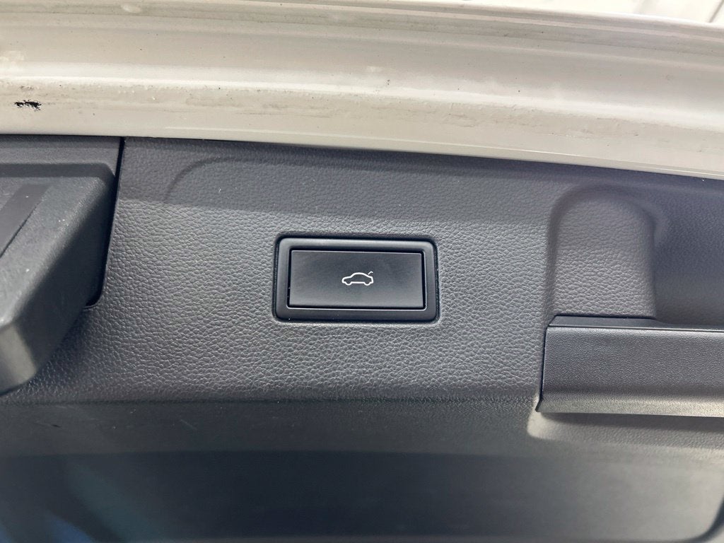 2021 Volkswagen Atlas 3.6L V6 SE w/Technology R-Line