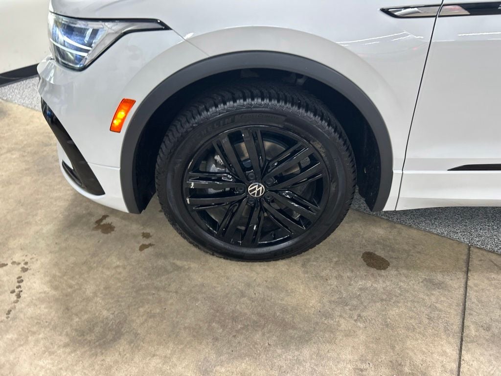 2022 Volkswagen Tiguan 2.0T SE R-Line Black