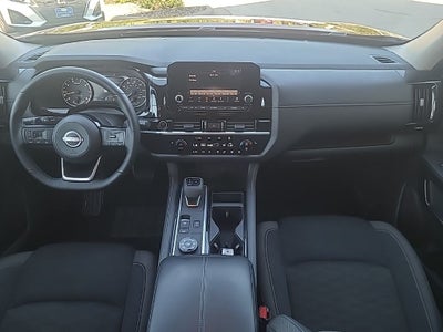 2023 Nissan Pathfinder SV