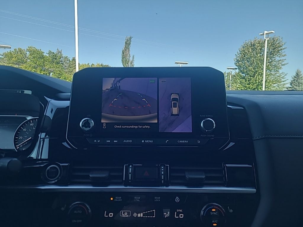 2023 Nissan Pathfinder SV