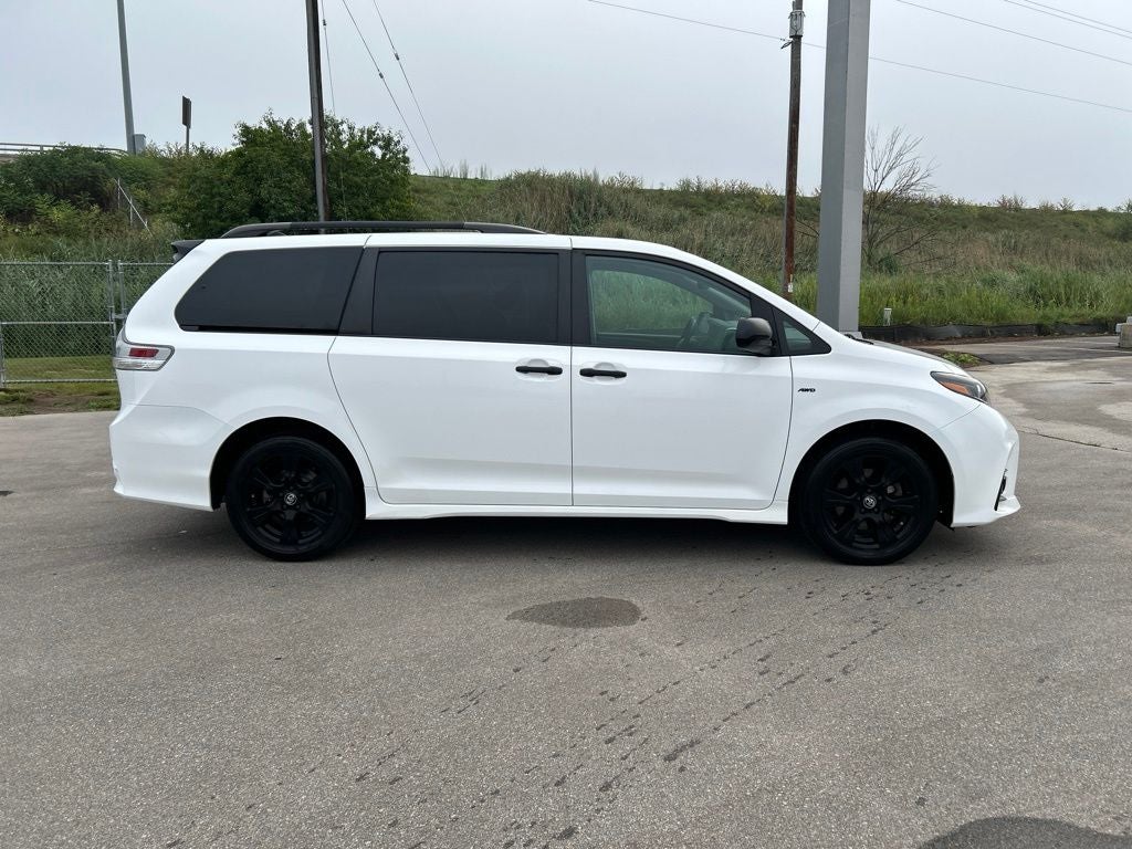 2020 Toyota Sienna SE 7 Passenger