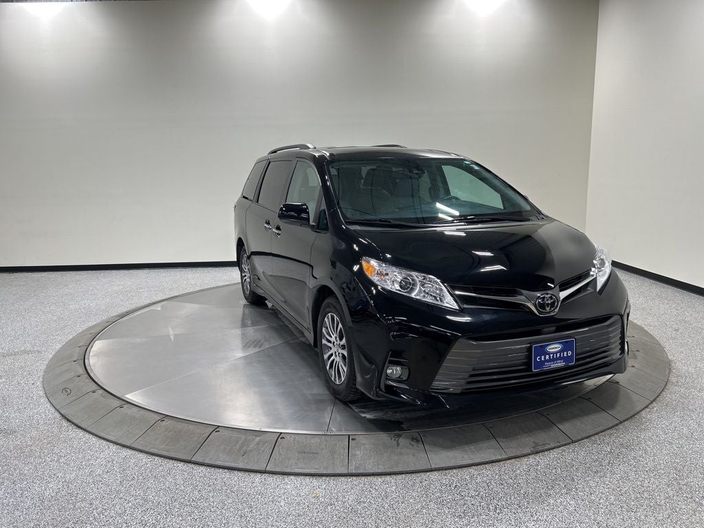 2020 Toyota Sienna XLE