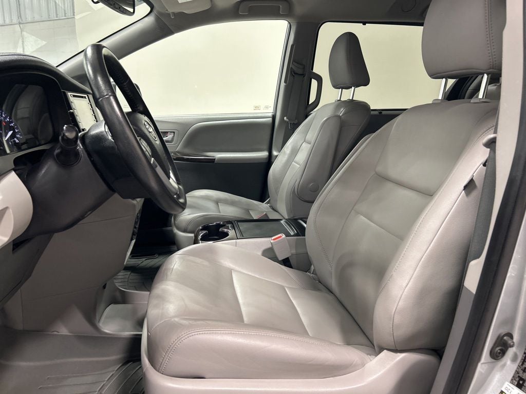 2020 Toyota Sienna XLE 8 Passenger