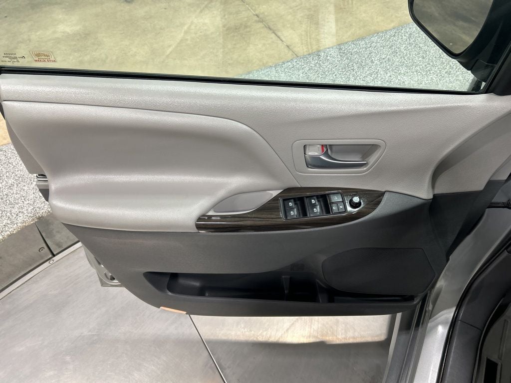 2020 Toyota Sienna XLE 8 Passenger