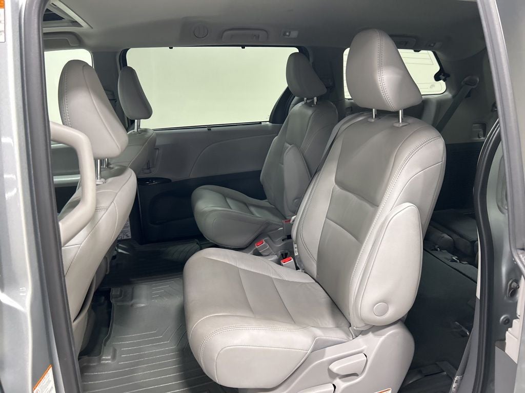 2020 Toyota Sienna XLE 8 Passenger