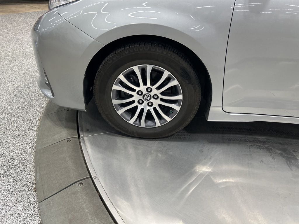 2020 Toyota Sienna XLE 8 Passenger