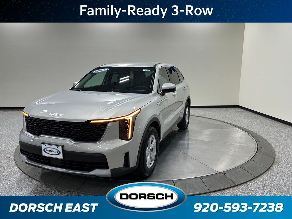 2026 Kia Sorento LX AT's photo