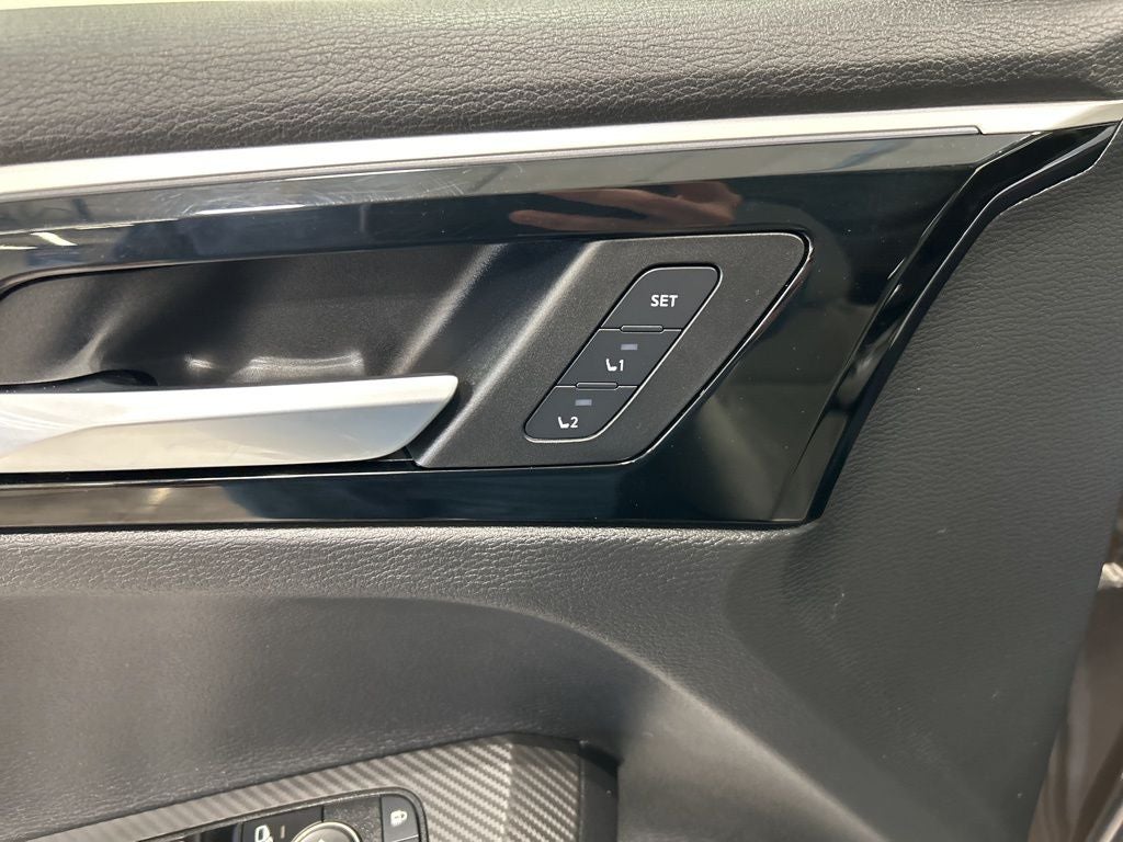 2023 Mitsubishi Outlander PHEV Base