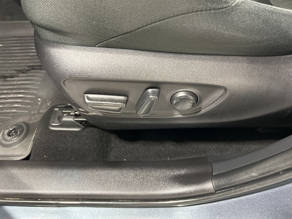 2022 Toyota Venza LE