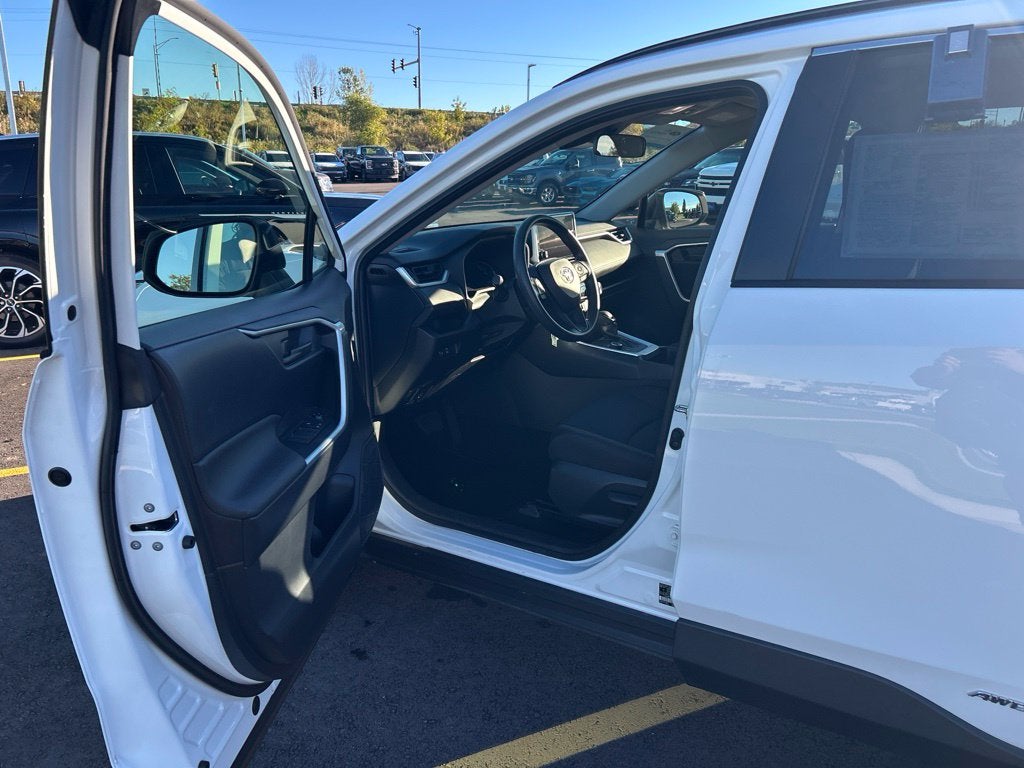 2025 Toyota RAV4 Hybrid LE