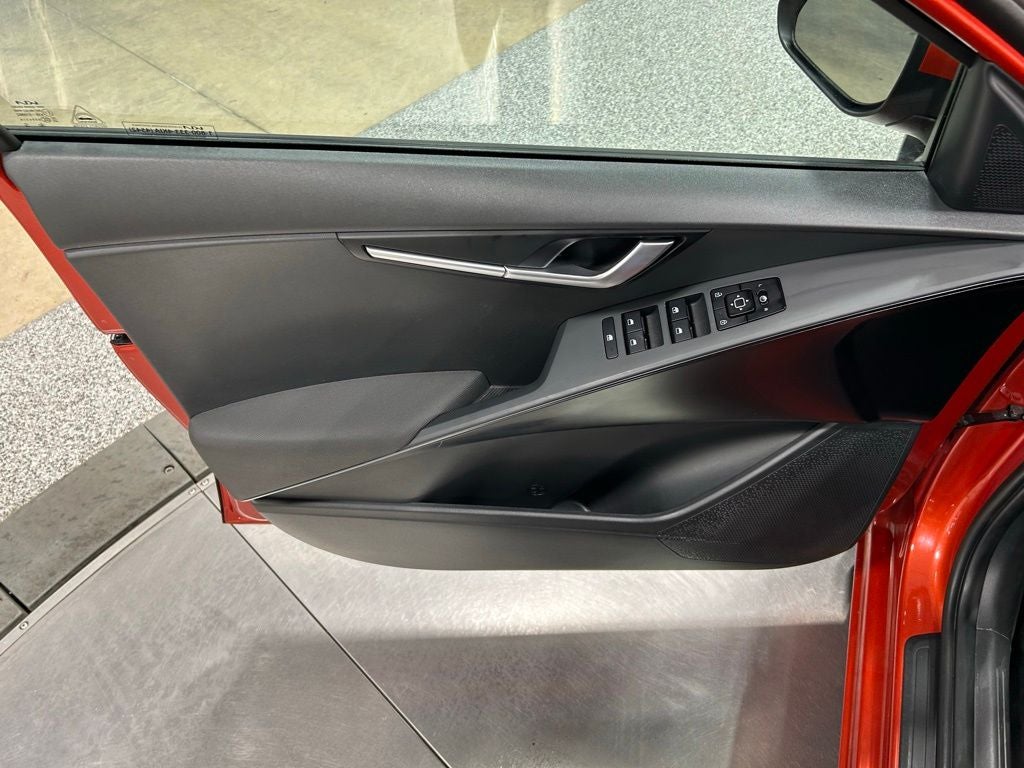 2023 Kia Niro LX