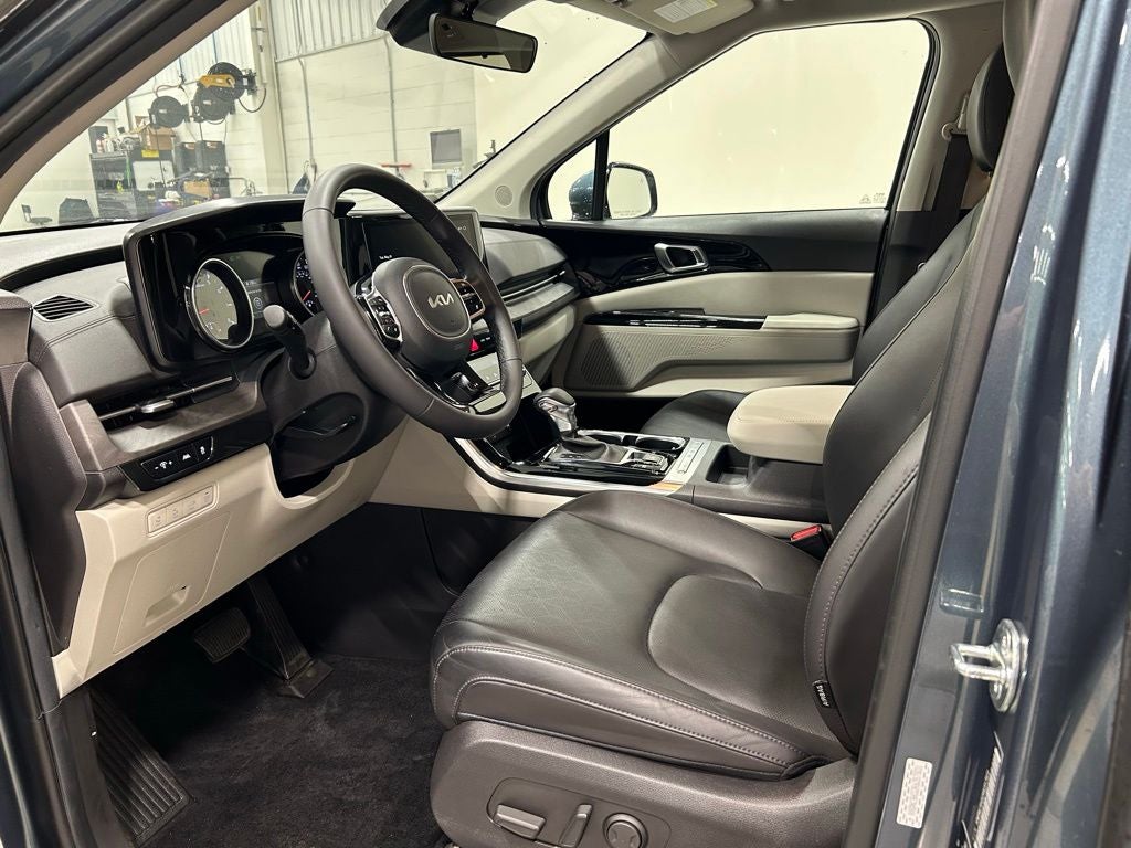 2024 Kia Carnival EX