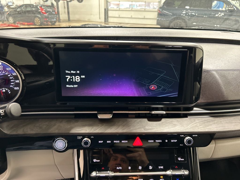 2023 Kia Carnival EX