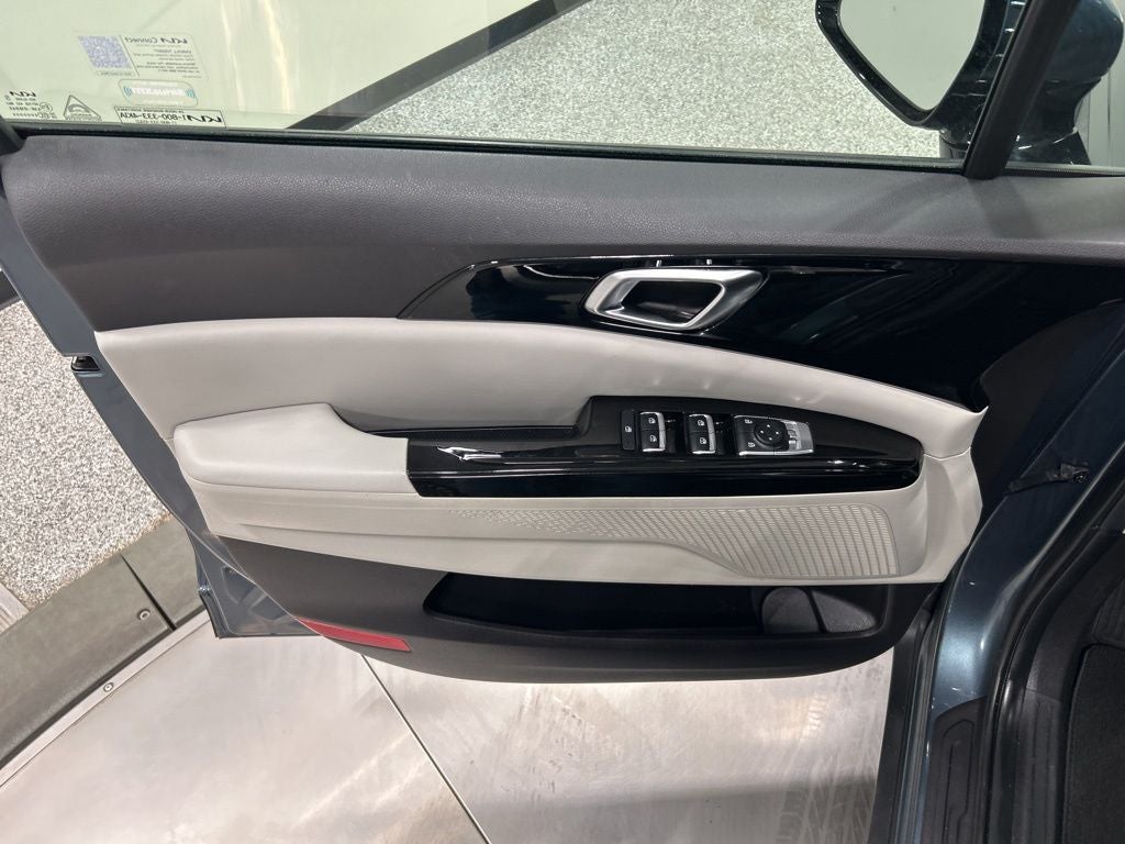 2023 Kia Carnival EX