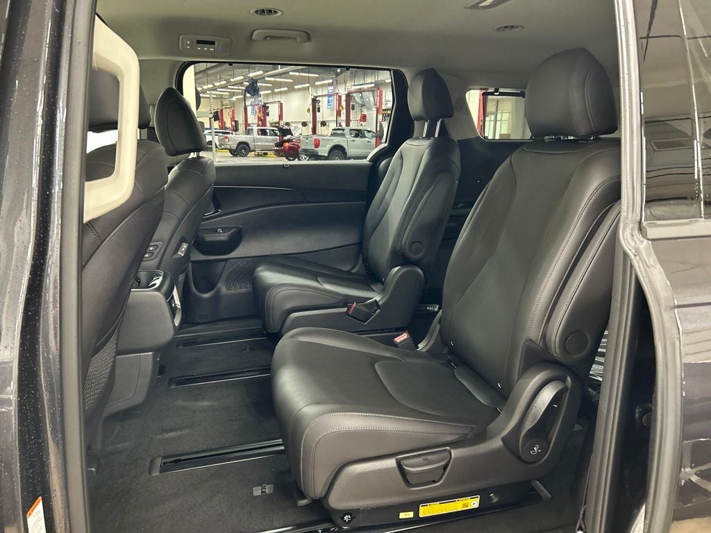 2027 Kia Carnival EX