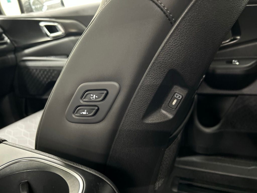 2027 Kia Carnival EX