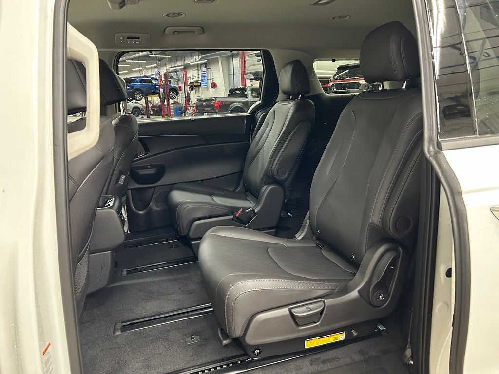 2027 Kia Carnival EX