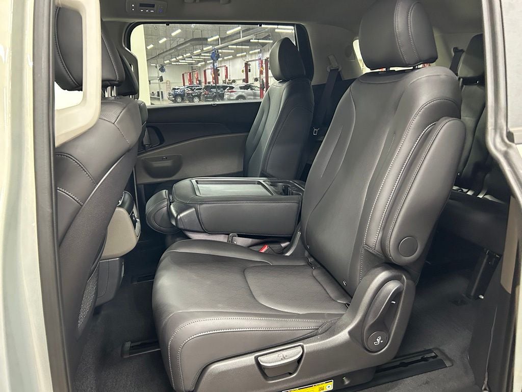 2027 Kia Carnival EX