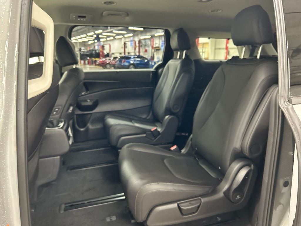 2027 Kia Carnival EX