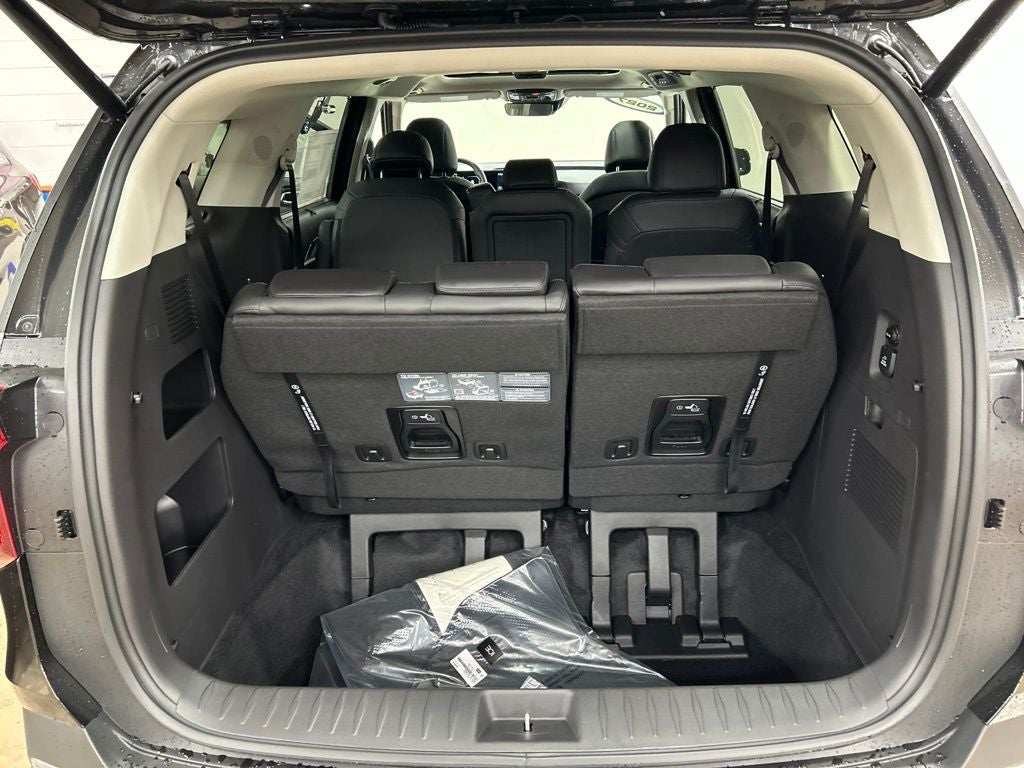 2027 Kia Carnival SX