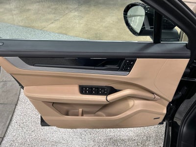 2024 Porsche Cayenne Base