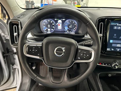 2022 Volvo XC40 Momentum