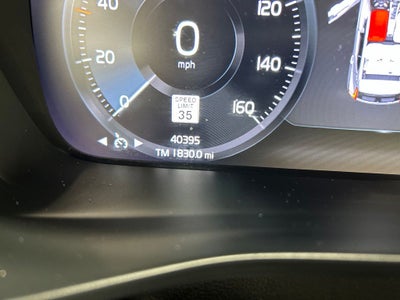2022 Volvo XC40 Momentum