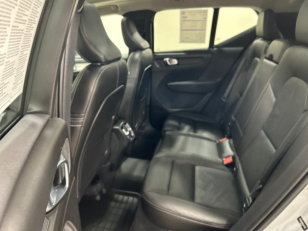 2022 Volvo XC40 Momentum