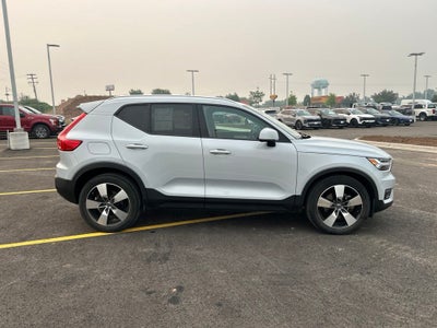 2022 Volvo XC40 Momentum