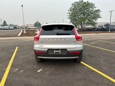 2022 Volvo XC40 Momentum